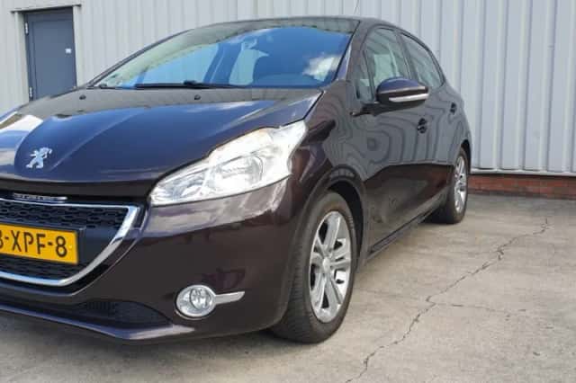 Peugeot 208 (2012) thumbnail 3