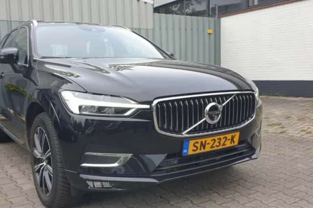 Volvo XC60 (2018) thumbnail 2