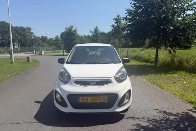 Kia Picanto (2011) thumbnail 2