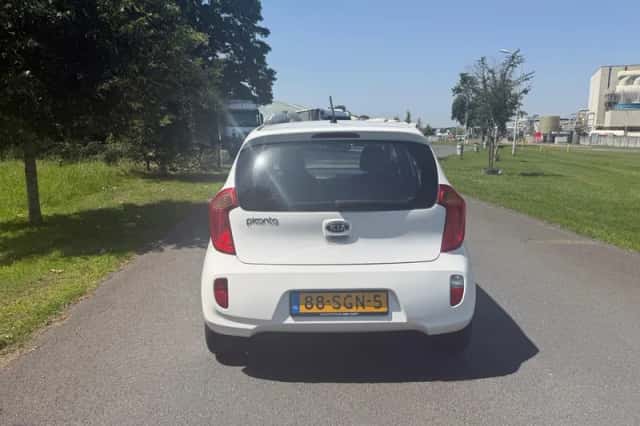 Kia Picanto (2011) thumbnail 4