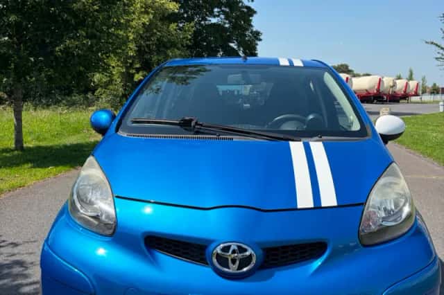 Toyota Aygo (2009) thumbnail 2