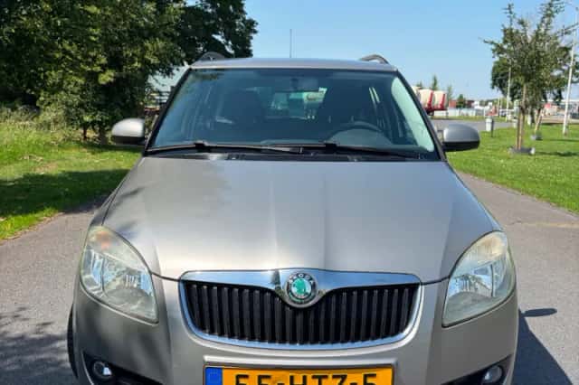 Škoda Fabia (2009) thumbnail 2