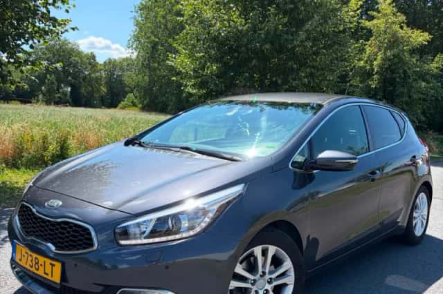 Kia Cee'd (2013) thumbnail 1