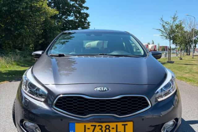 Kia Cee'd (2013) thumbnail 2