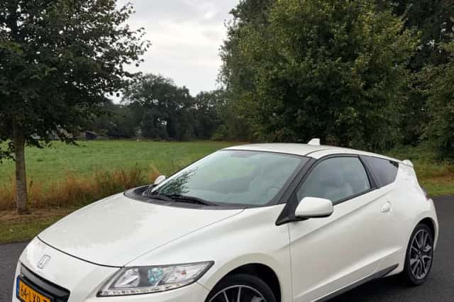 Honda CR-Z (2010) thumbnail 2