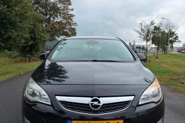 Opel Astra (2010) thumbnail 2