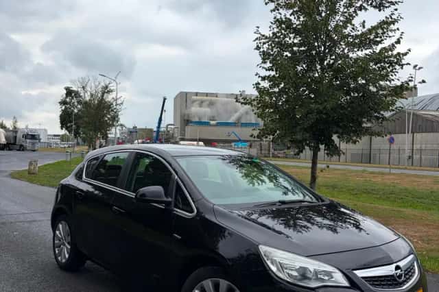 Opel Astra (2010) thumbnail 3