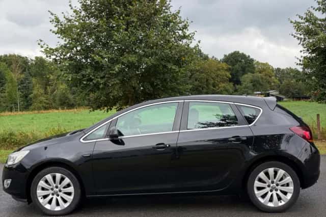Opel Astra (2010) thumbnail 4