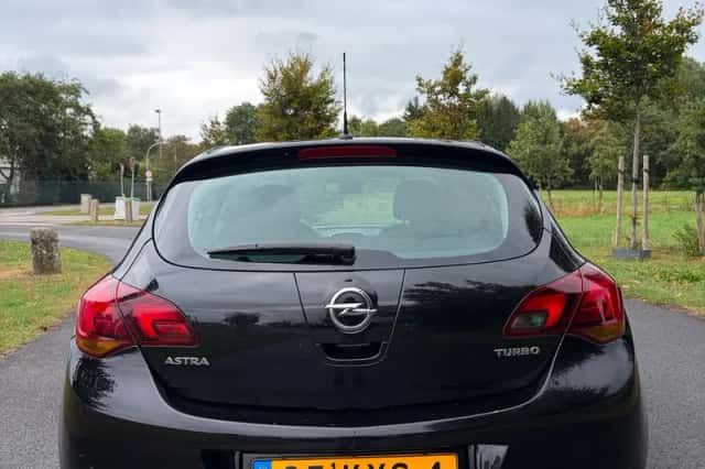 Opel Astra (2010) thumbnail 6