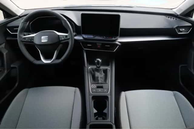 SEAT Leon (2025) thumbnail 2