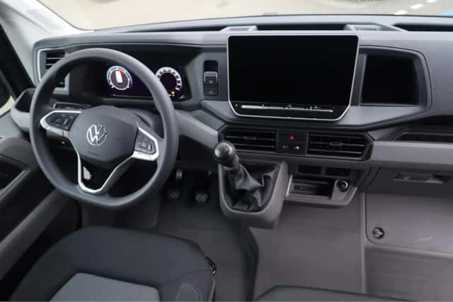 Volkswagen Crafter (2024) thumbnail 2