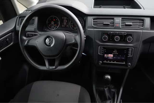 Volkswagen Caddy (2017) thumbnail 2