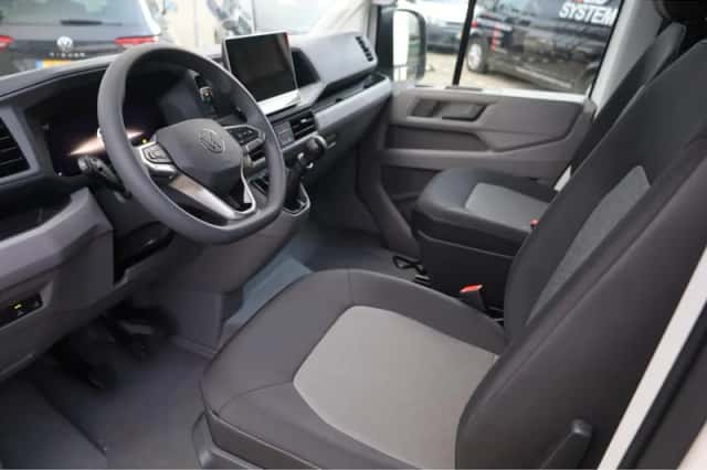 Volkswagen Crafter (2024) thumbnail 2