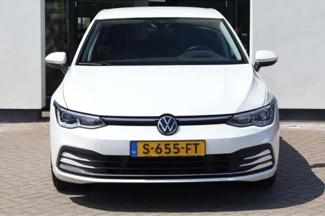 Volkswagen Golf (2023) thumbnail 6