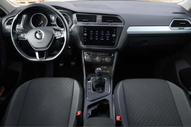 Volkswagen Tiguan (2017) thumbnail 2