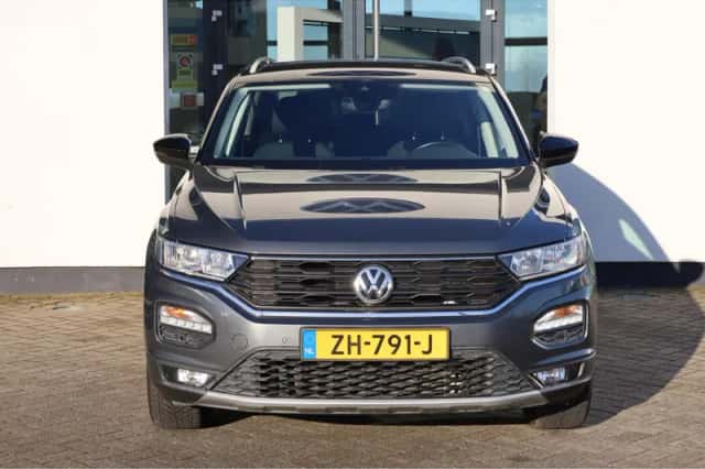 Volkswagen T-Roc (2018) thumbnail 5