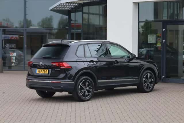 Volkswagen Tiguan (2022) thumbnail 4