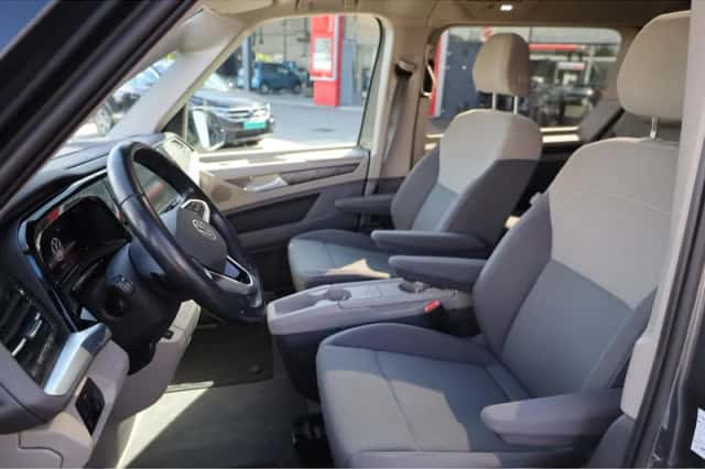 Volkswagen Multivan (2022) thumbnail 3