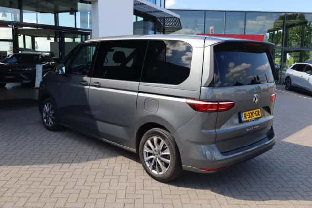 Volkswagen Multivan (2022) thumbnail 4