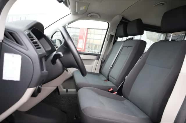 Volkswagen Transporter (2017) thumbnail 4