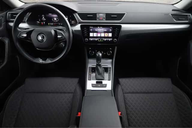 Škoda Superb (2023) thumbnail 3