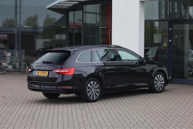 Škoda Superb (2023) thumbnail 4
