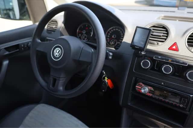 Volkswagen Caddy (2013) thumbnail 2