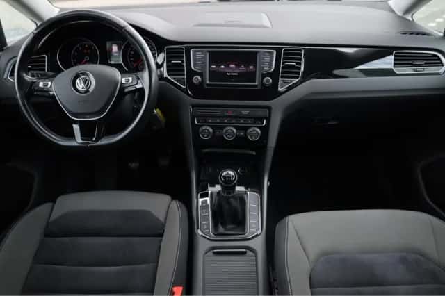 Volkswagen Golf Sportsvan (2016) thumbnail 2