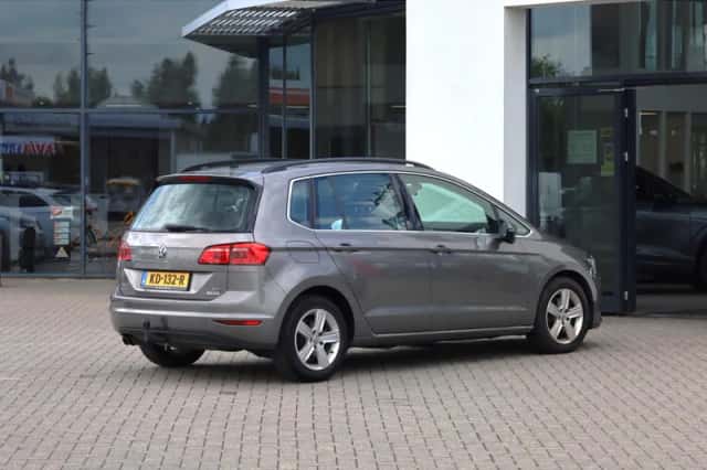 Volkswagen Golf Sportsvan (2016) thumbnail 3