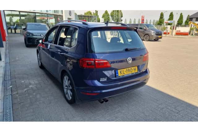 Volkswagen Golf Sportsvan (2016) thumbnail 2