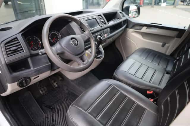 Volkswagen Transporter (2019) thumbnail 2