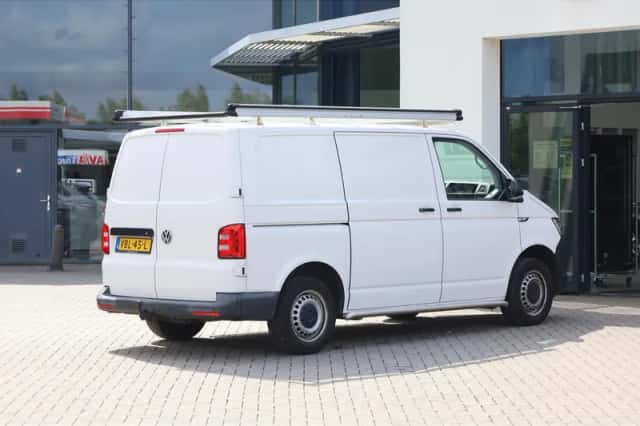 Volkswagen Transporter (2019) thumbnail 3
