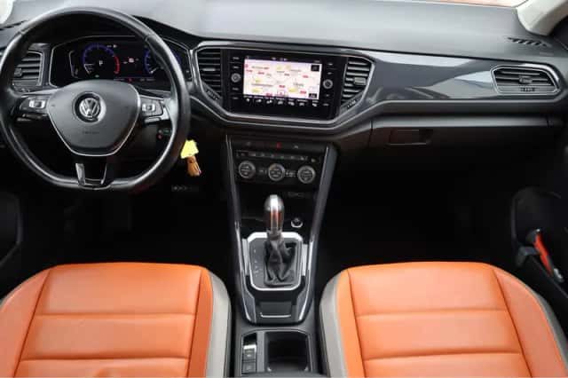 Volkswagen T-Roc (2019) thumbnail 2