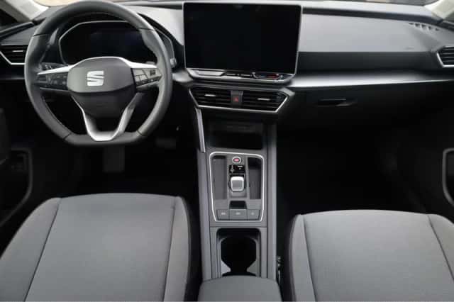 SEAT Leon (2026) thumbnail 2