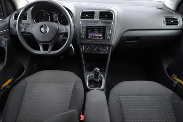 Volkswagen Polo (2016) thumbnail 2