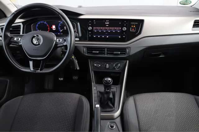 Volkswagen Polo (2018) thumbnail 2