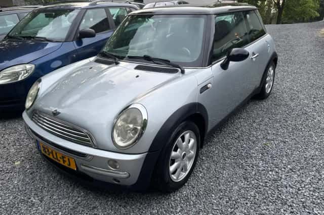 MINI Cooper (2003) thumbnail 1