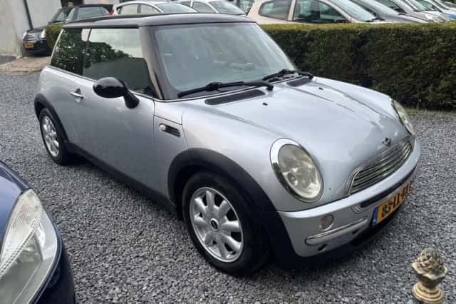 MINI Cooper (2003) thumbnail 3
