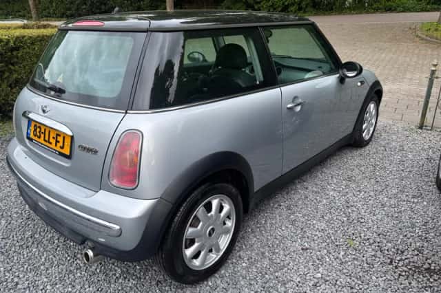 MINI Cooper (2003) thumbnail 4