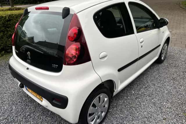 Peugeot 107 (2013) thumbnail 4