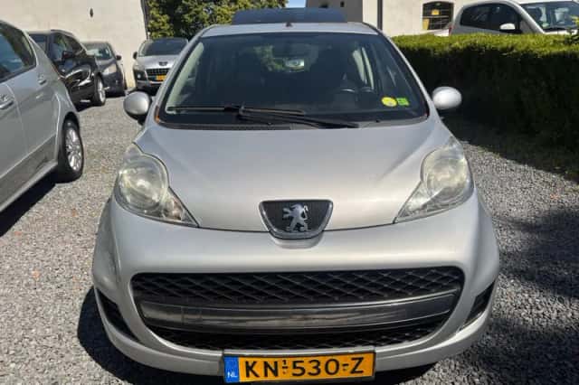 Peugeot 107 (2009) thumbnail 2
