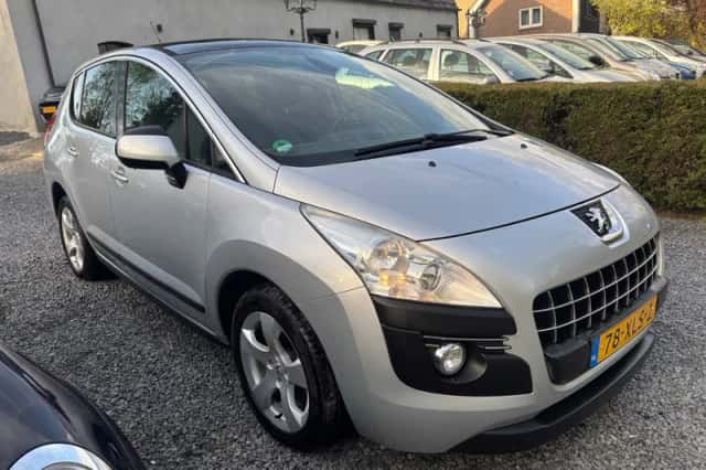 Peugeot 3008 (2012) thumbnail 3