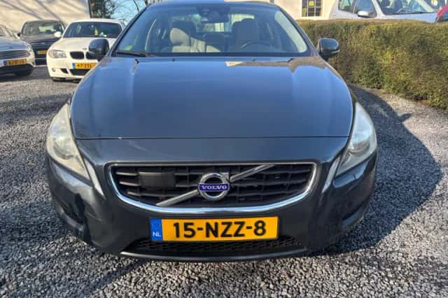 Volvo S60 (2011) thumbnail 2