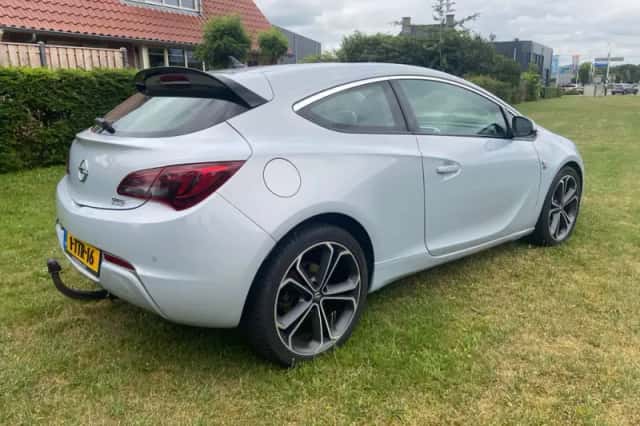 Opel Astra (2014) thumbnail 2