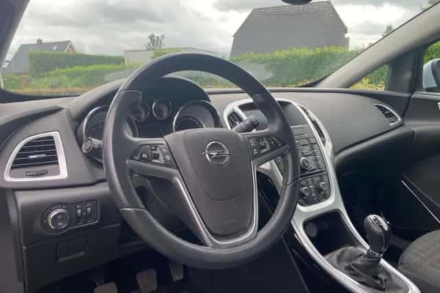 Opel Astra (2014) thumbnail 5