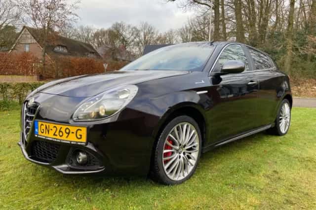 Alfa Romeo Giulietta (2015) thumbnail 1
