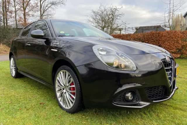 Alfa Romeo Giulietta (2015) thumbnail 3