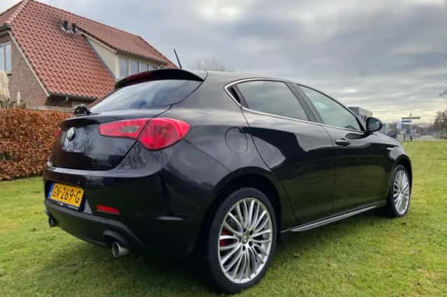 Alfa Romeo Giulietta (2015) thumbnail 4