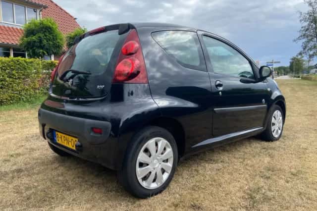 Peugeot 107 (2013) thumbnail 2