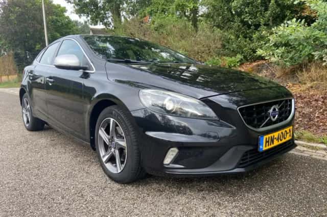 Volvo V40 (2015) thumbnail 1